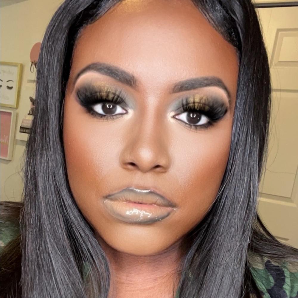 Meet your Posher, April